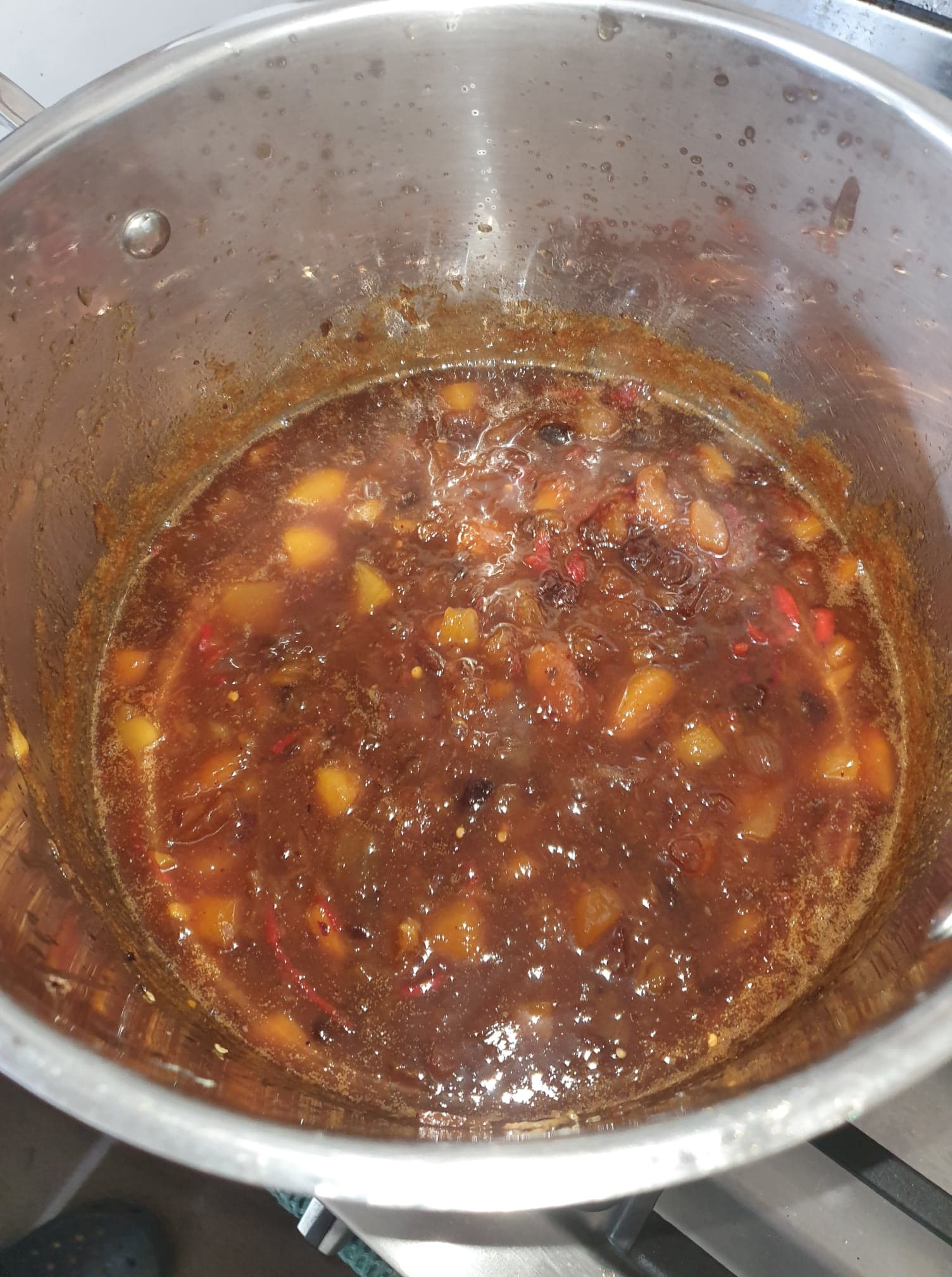 Fully cooked chutney in pot